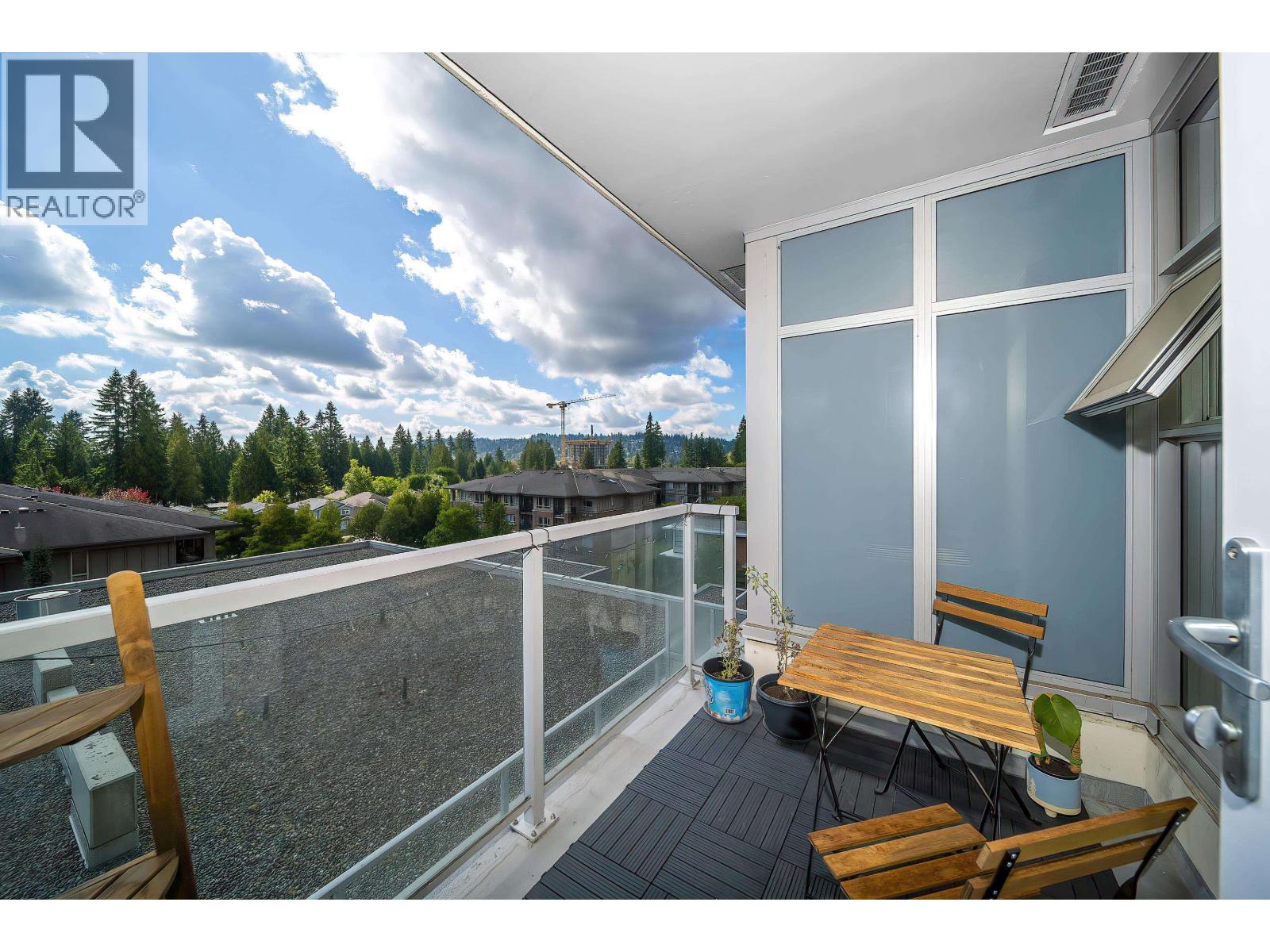 602 3102 Windsor Gate, Coquitlam, British Columbia  V3B 0J3 - Photo 3 - R3046579