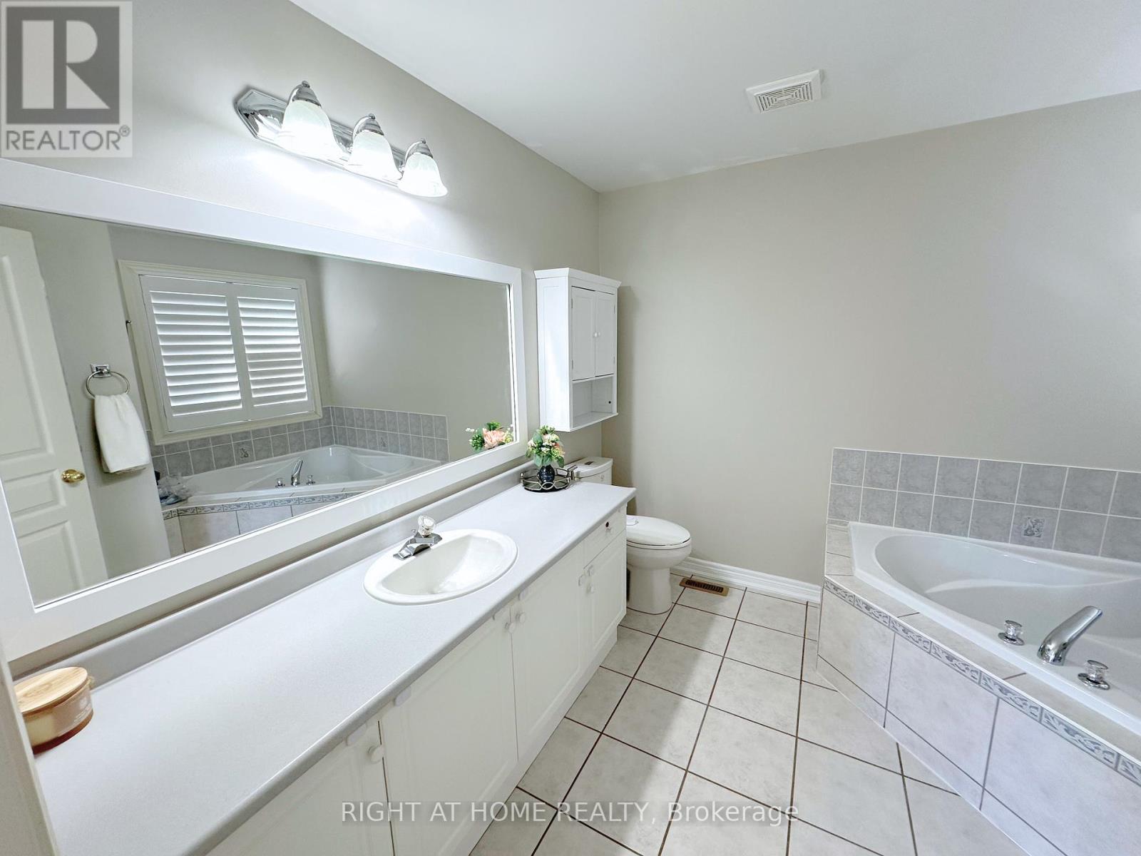 63 Chelton Drive, Richmond Hill (Oak Ridges), Ontario  L4E 4A8 - Photo 17 - N12417950