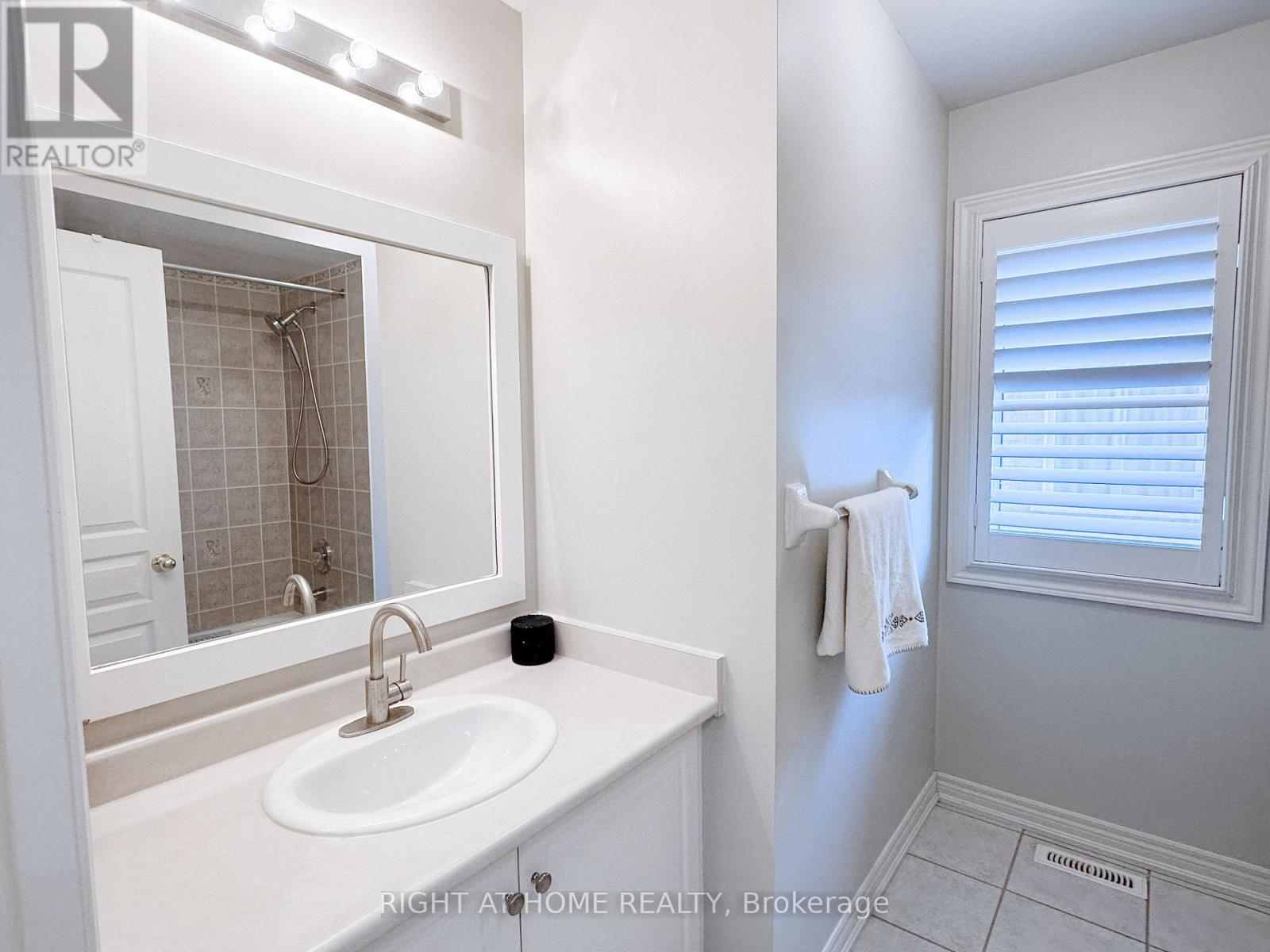 63 Chelton Drive, Richmond Hill (Oak Ridges), Ontario  L4E 4A8 - Photo 24 - N12417950
