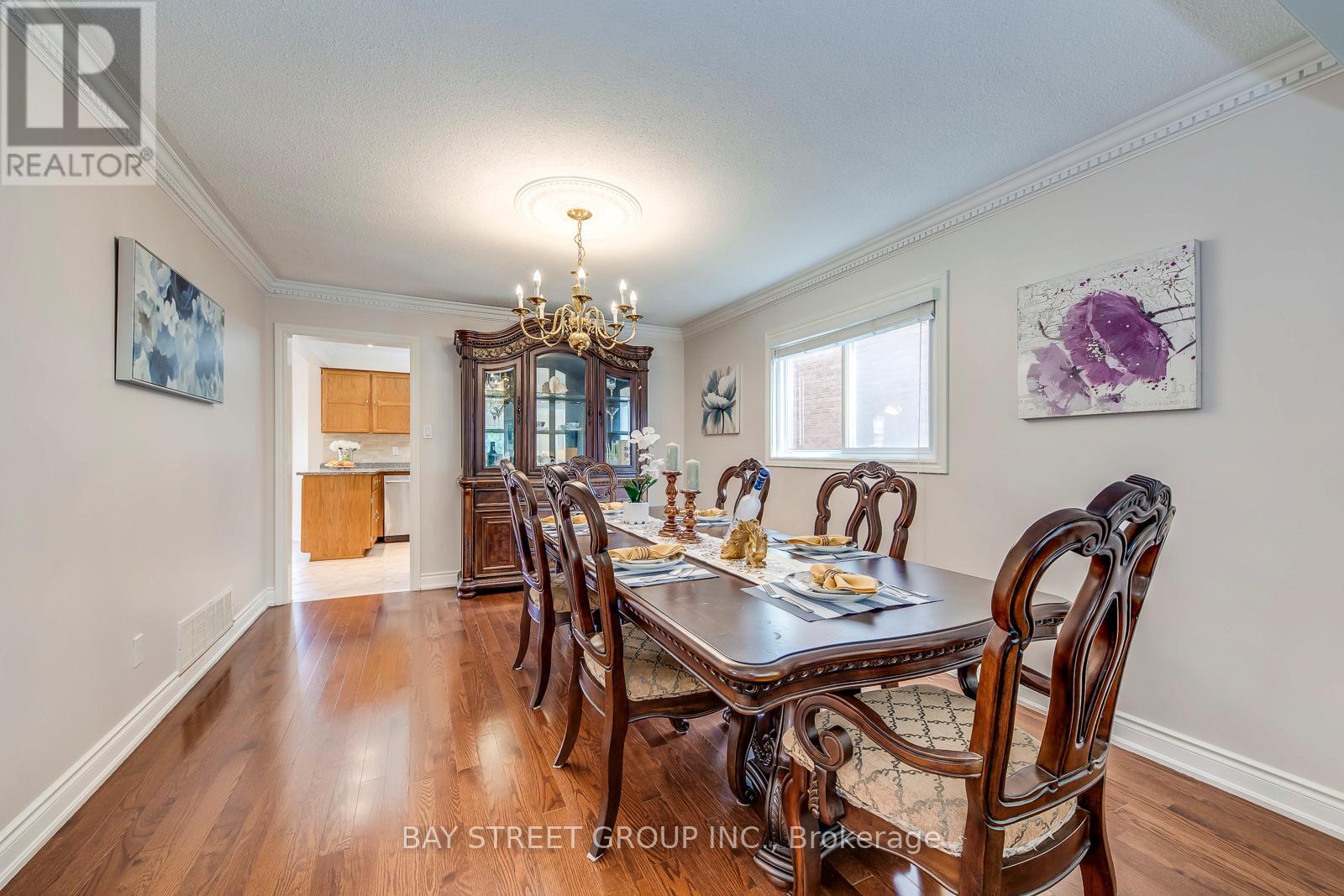 1394 Peartree Circle, Oakville, Ontario  L6M 2J1 - Photo 11 - W12417937