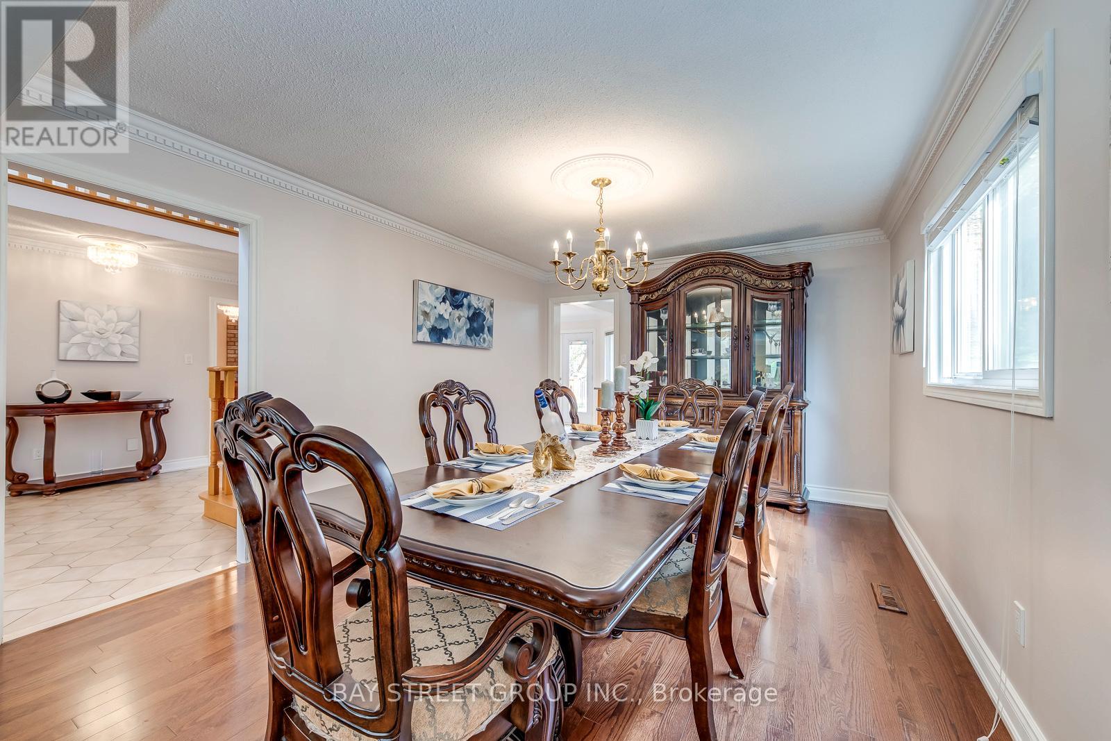 1394 Peartree Circle, Oakville, Ontario  L6M 2J1 - Photo 12 - W12417937