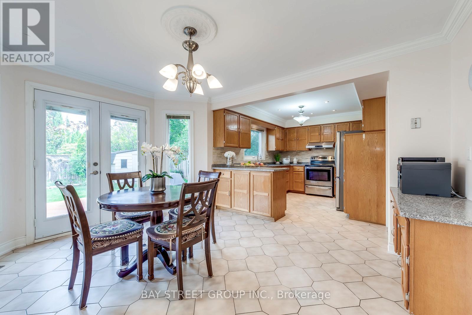 1394 Peartree Circle, Oakville, Ontario  L6M 2J1 - Photo 14 - W12417937