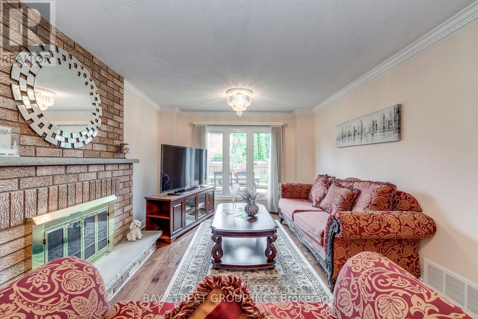 1394 Peartree Circle, Oakville, Ontario  L6M 2J1 - Photo 19 - W12417937