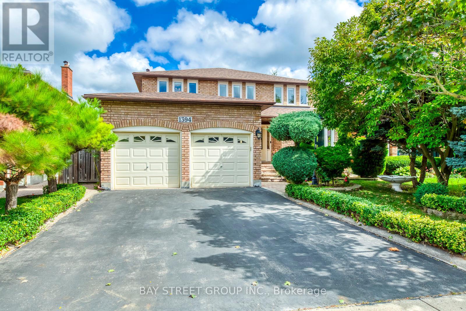 1394 Peartree Circle, Oakville, Ontario  L6M 2J1 - Photo 2 - W12417937