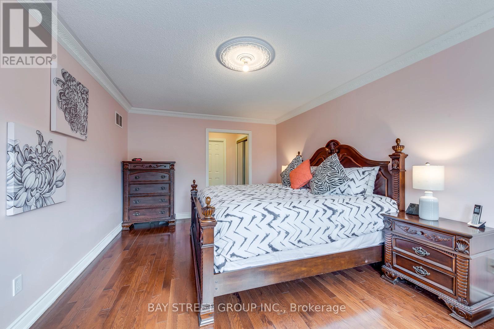 1394 Peartree Circle, Oakville, Ontario  L6M 2J1 - Photo 26 - W12417937