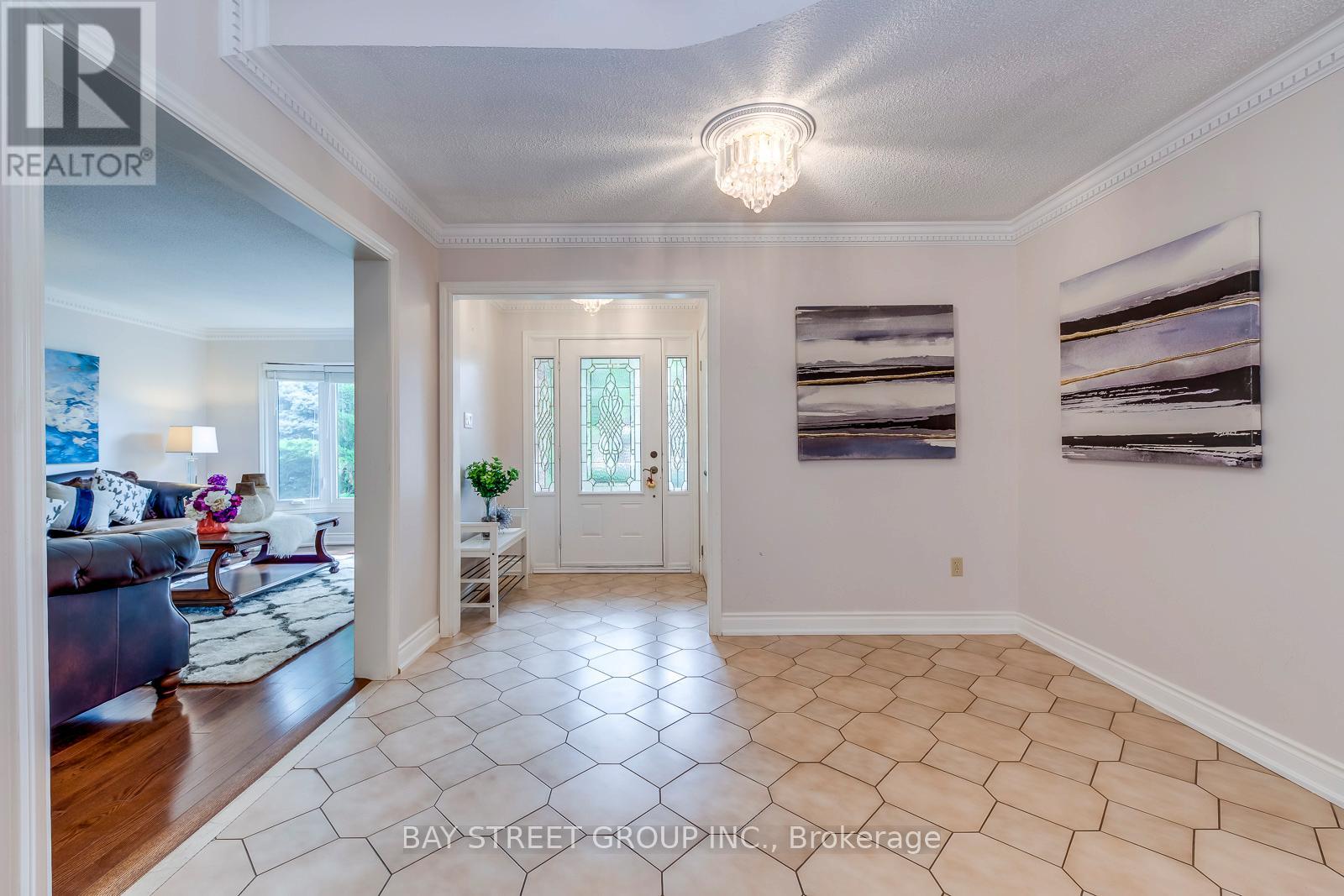 1394 Peartree Circle, Oakville, Ontario  L6M 2J1 - Photo 4 - W12417937