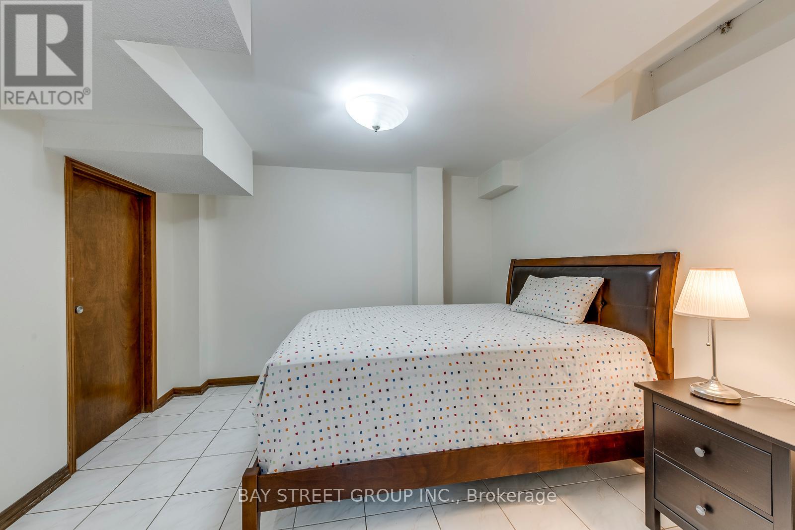 1394 Peartree Circle, Oakville, Ontario  L6M 2J1 - Photo 43 - W12417937