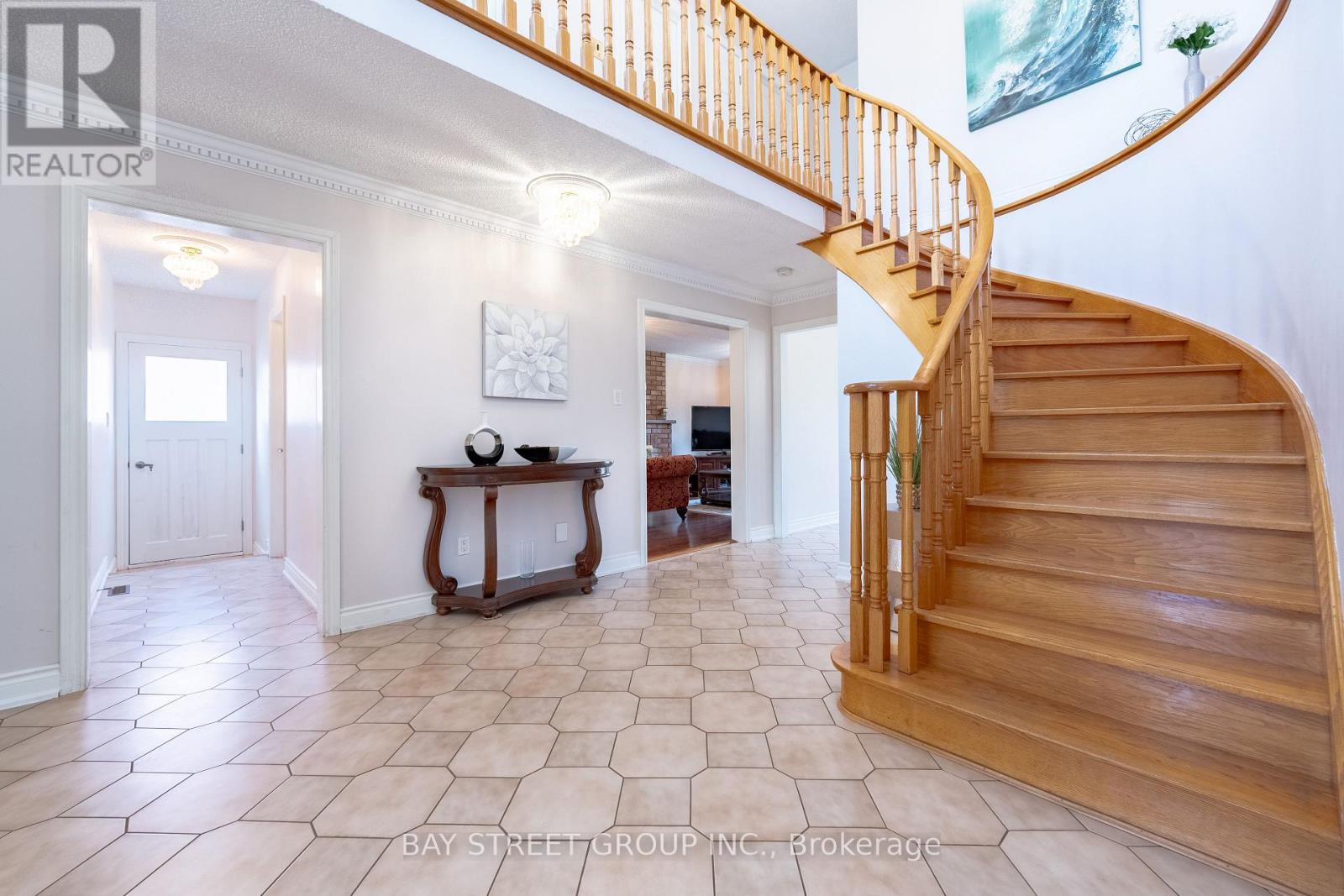 1394 Peartree Circle, Oakville, Ontario  L6M 2J1 - Photo 5 - W12417937
