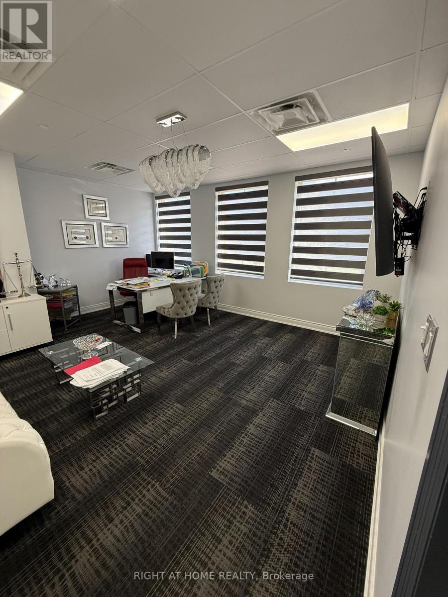 2/200 - 5025 Orbitor Drive, Mississauga (Airport Corporate), Ontario  L4W 4Y5 - Photo 4 - W12417943