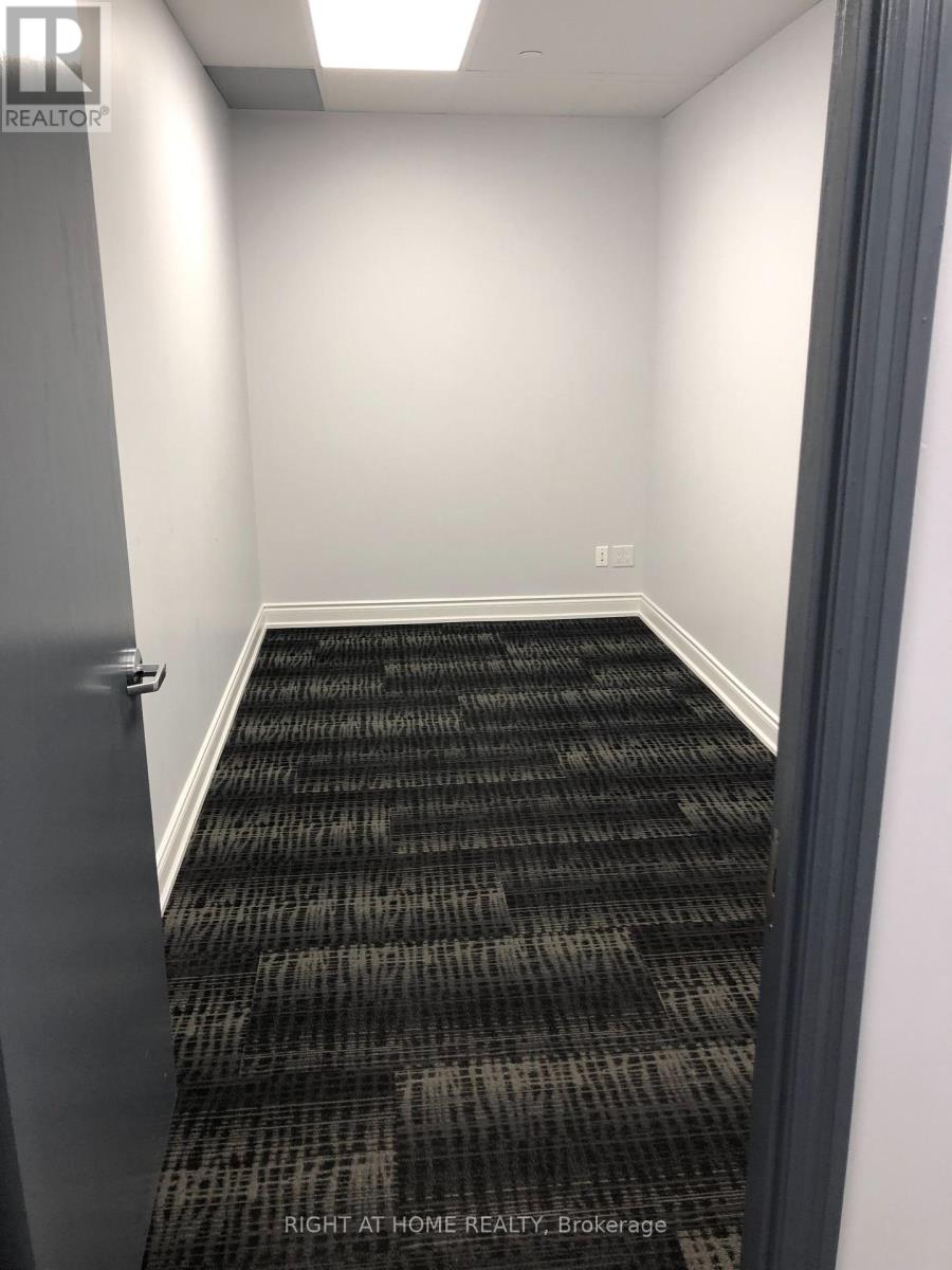 2/200 - 5025 Orbitor Drive, Mississauga (Airport Corporate), Ontario  L4W 4Y5 - Photo 7 - W12417943