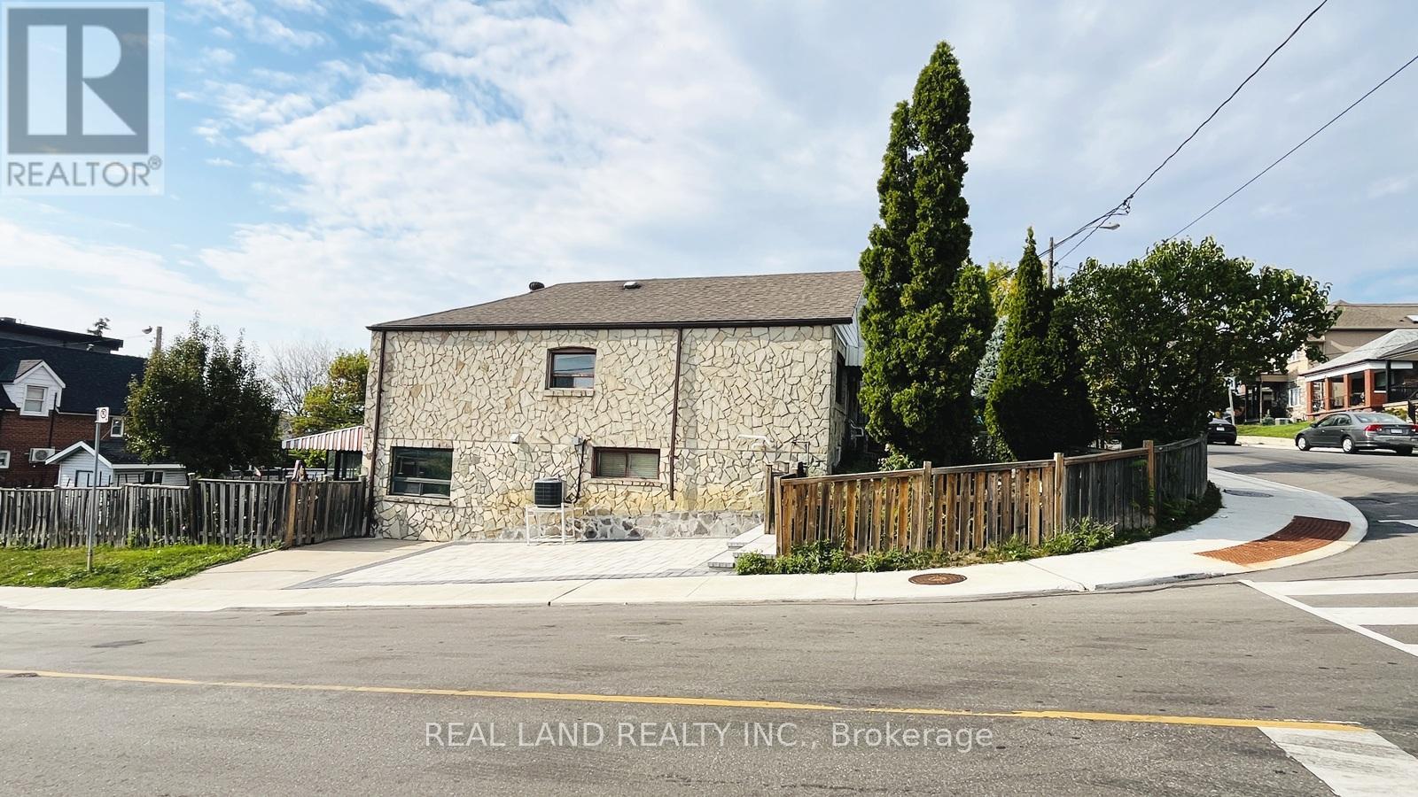 Main - 252 Scott Road, Toronto (Keelesdale-Eglinton West), Ontario  M6M 3V2 - Photo 18 - W12417944