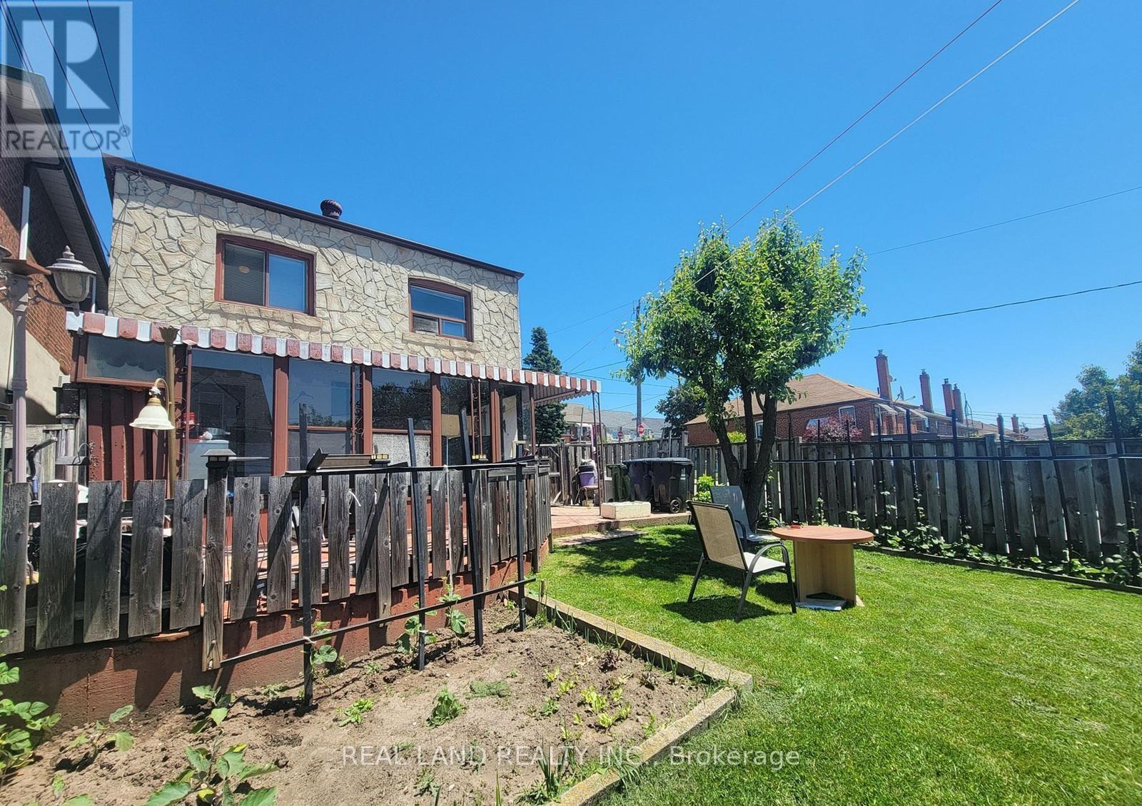Main - 252 Scott Road, Toronto (Keelesdale-Eglinton West), Ontario  M6M 3V2 - Photo 23 - W12417944