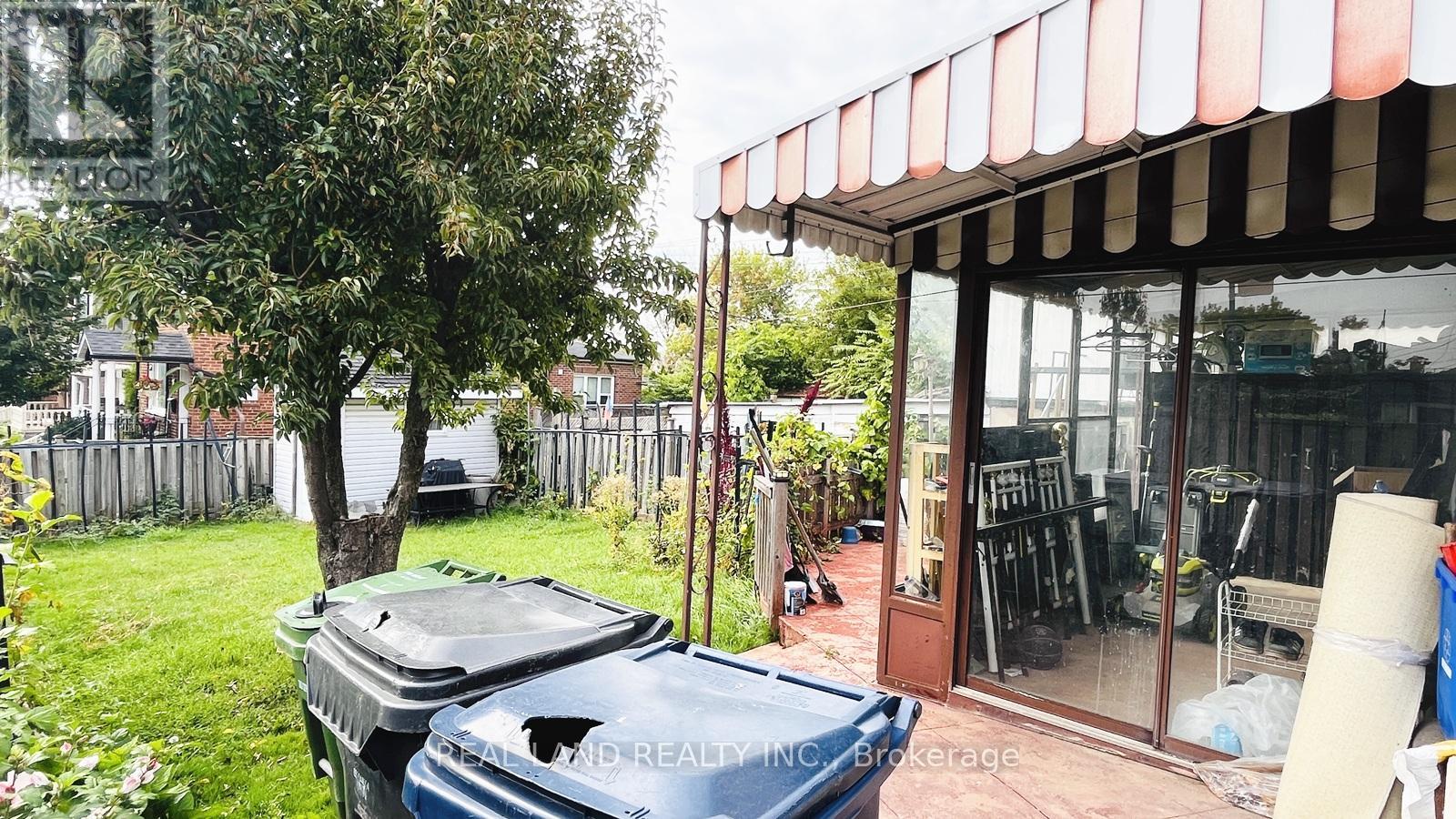 Main - 252 Scott Road, Toronto (Keelesdale-Eglinton West), Ontario  M6M 3V2 - Photo 25 - W12417944