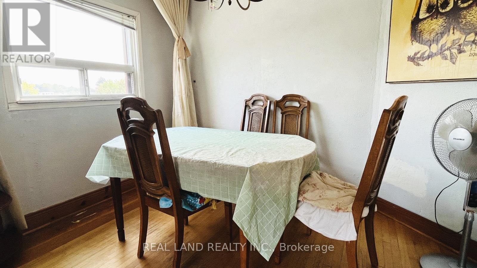 Main - 252 Scott Road, Toronto (Keelesdale-Eglinton West), Ontario  M6M 3V2 - Photo 9 - W12417944
