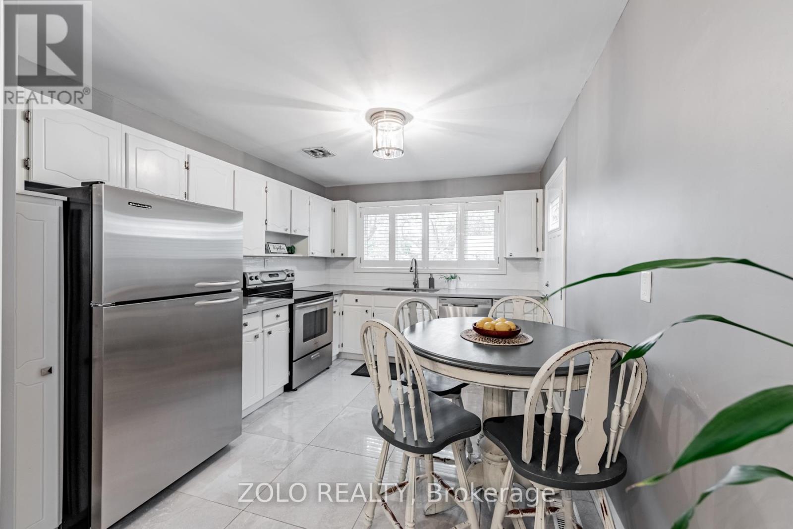 82 Riverhead Drive, Toronto, Ontario  M9W 4G7 - Photo 6 - W12417945