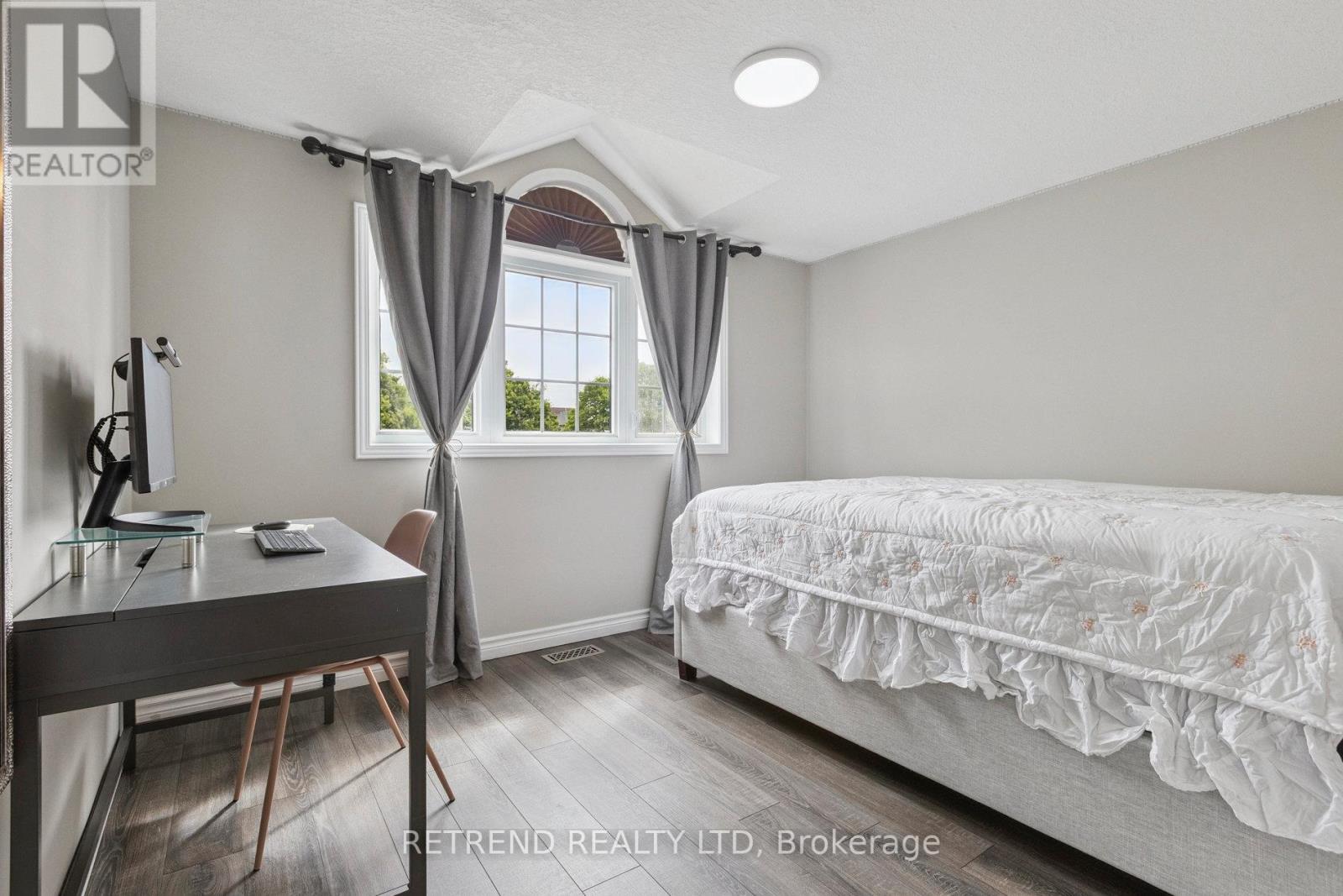 134 Queen Charlotte Crescent, Kitchener, Ontario  N2E 3N7 - Photo 24 - X12417932