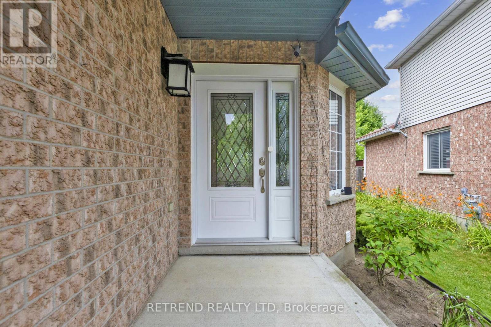 134 Queen Charlotte Crescent, Kitchener, Ontario  N2E 3N7 - Photo 3 - X12417932