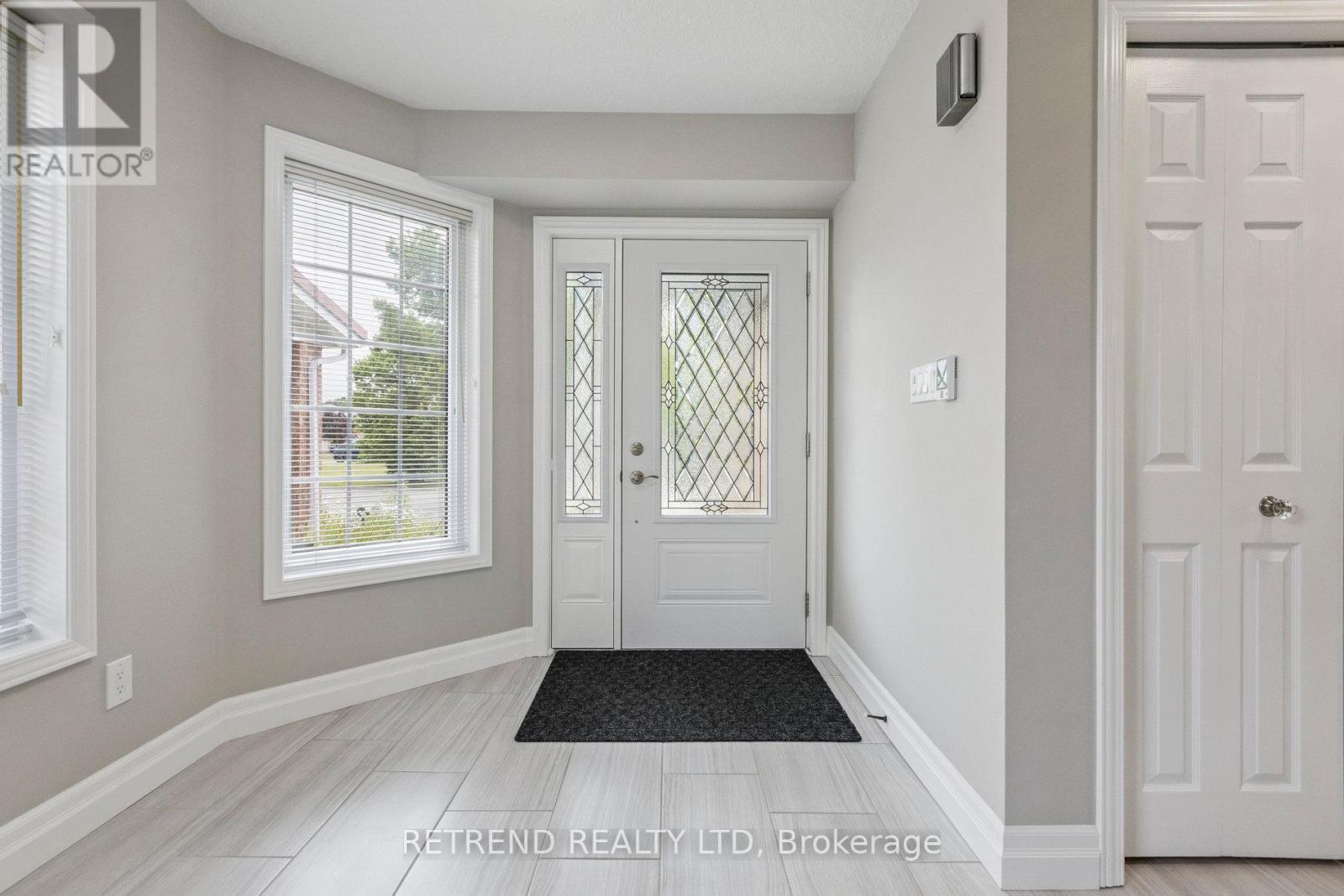 134 Queen Charlotte Crescent, Kitchener, Ontario  N2E 3N7 - Photo 5 - X12417932
