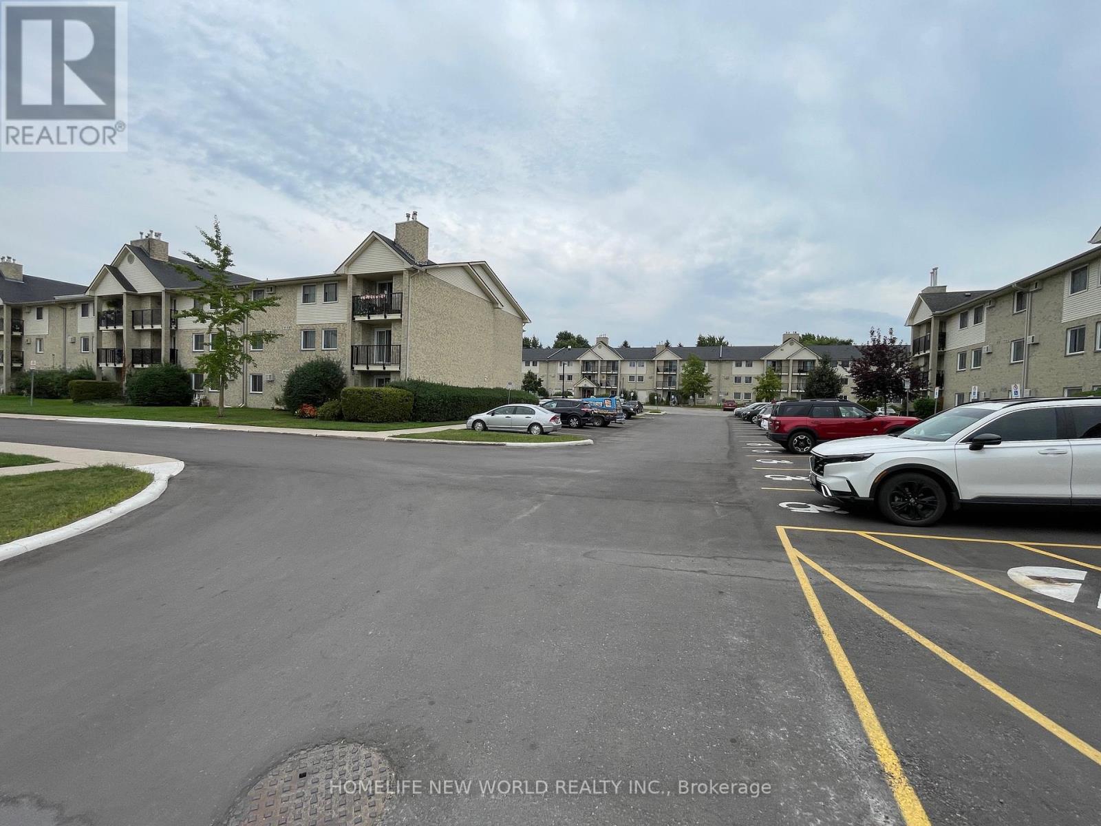 317 - 733 Deveron Crescent, London South, Ontario  N5Z 4X7 - Photo 2 - X12417938