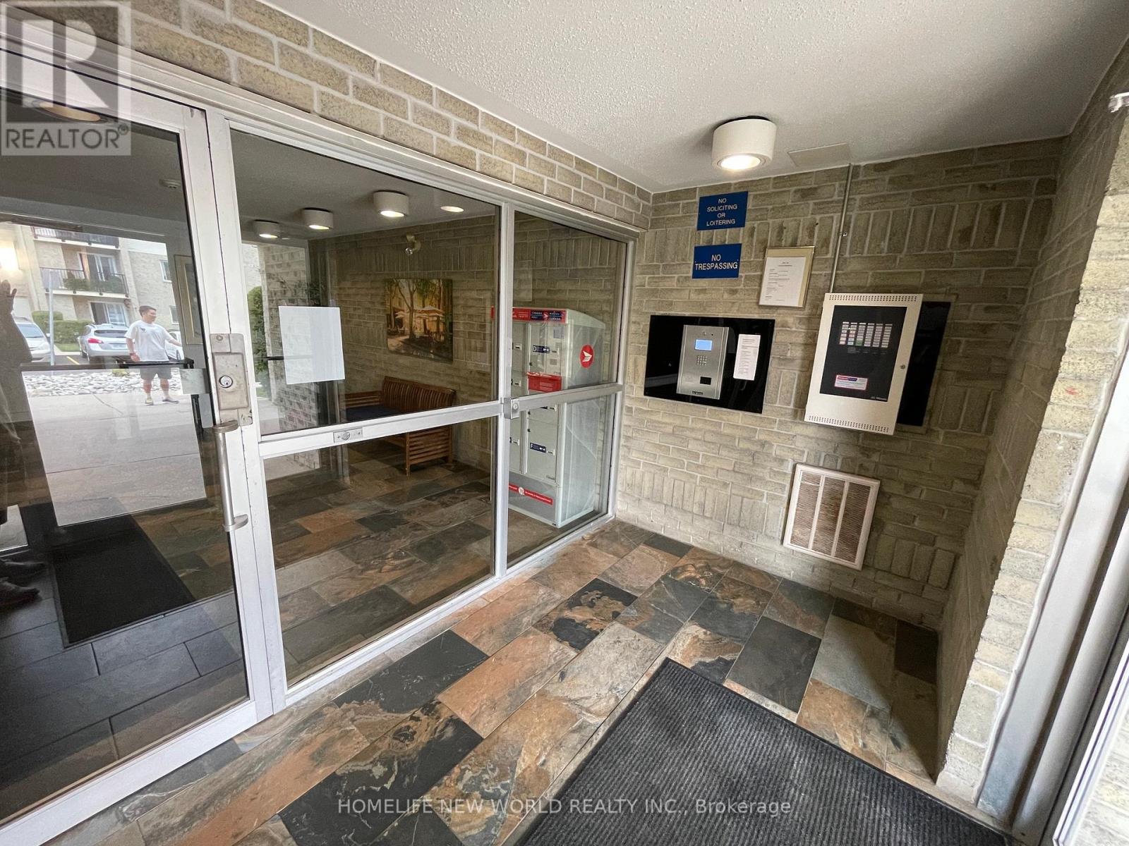 317 - 733 Deveron Crescent, London South, Ontario  N5Z 4X7 - Photo 3 - X12417938