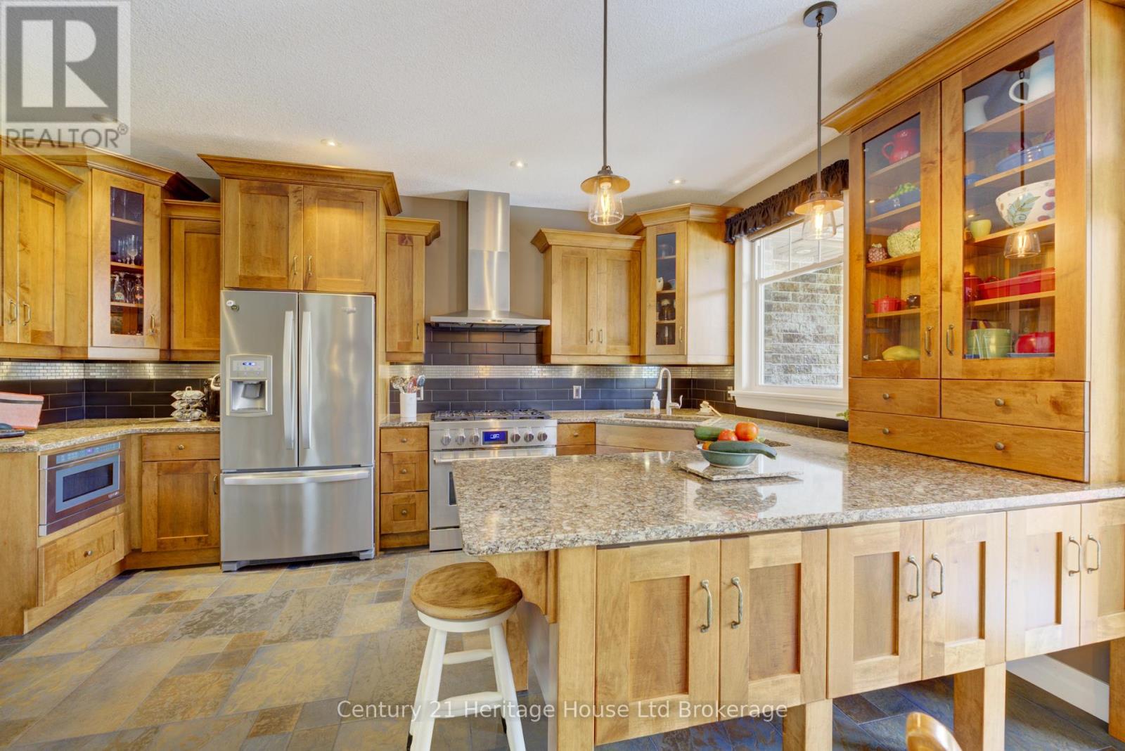 563 Lakeview Drive, Woodstock, Ontario  N4T 0C7 - Photo 12 - X12349279
