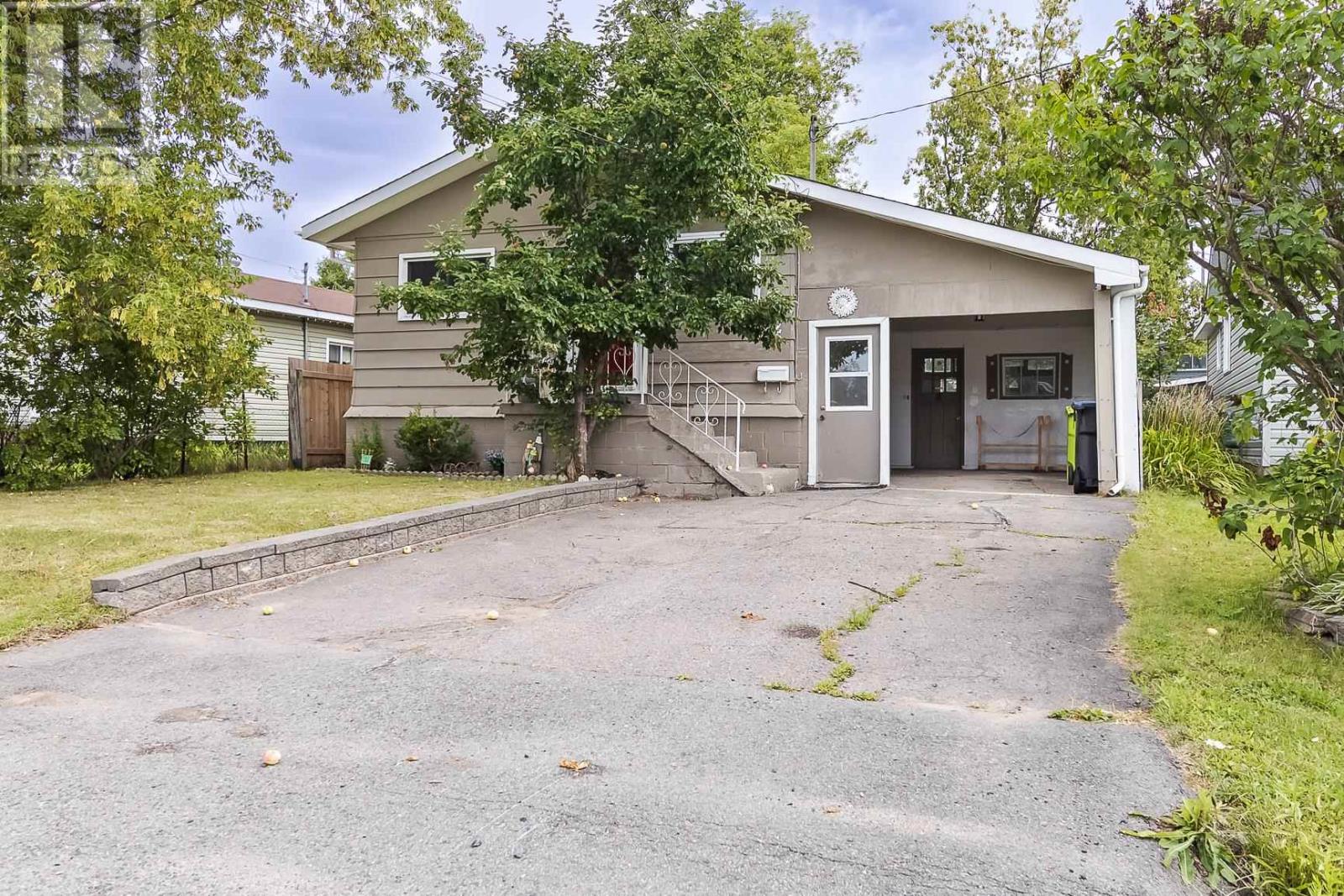 22 Lloyd St, Sault Ste. Marie, Ontario  P6C 3X8 - Photo 1 - SM252301