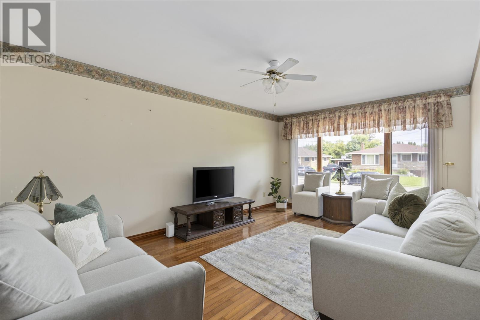 119 Prentice Ave, Sault Ste. Marie, Ontario  P6C 4P6 - Photo 3 - SM252562