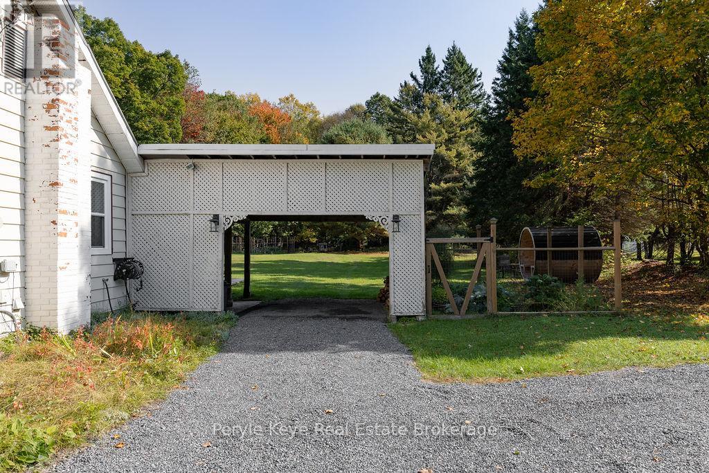 71 Deer Lake Road, Huntsville (Stephenson), Ontario  P0B 1L0 - Photo 11 - X12417986