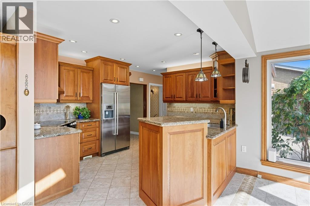 33 Goldfinch Road, Hamilton, Ontario  L9A 3W8 - Photo 14 - 40772097