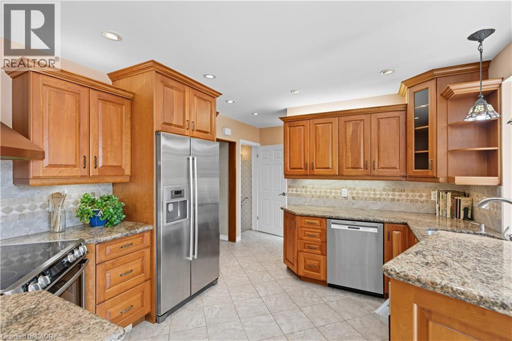 33 Goldfinch Road, Hamilton, Ontario  L9A 3W8 - Photo 15 - 40772097