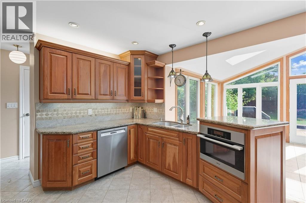33 Goldfinch Road, Hamilton, Ontario  L9A 3W8 - Photo 16 - 40772097