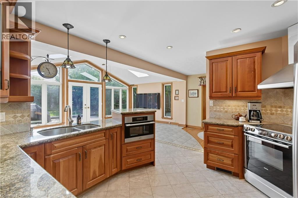 33 Goldfinch Road, Hamilton, Ontario  L9A 3W8 - Photo 17 - 40772097