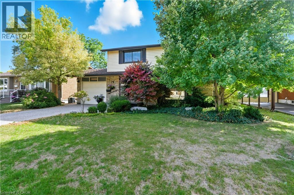 33 Goldfinch Road, Hamilton, Ontario  L9A 3W8 - Photo 2 - 40772097