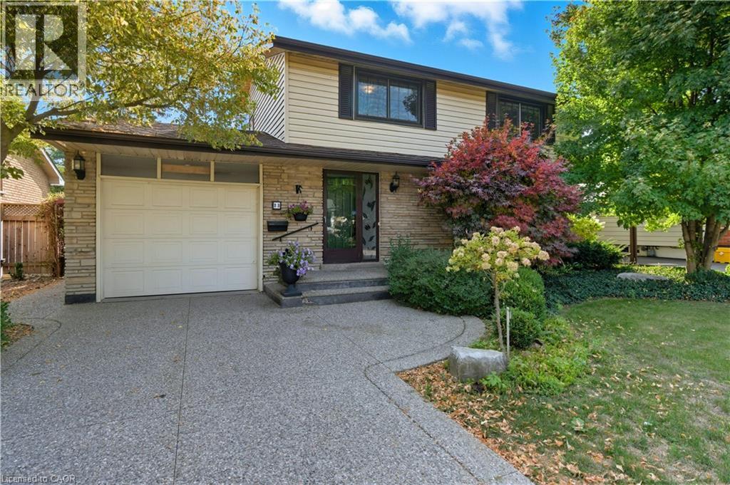 33 Goldfinch Road, Hamilton, Ontario  L9A 3W8 - Photo 3 - 40772097