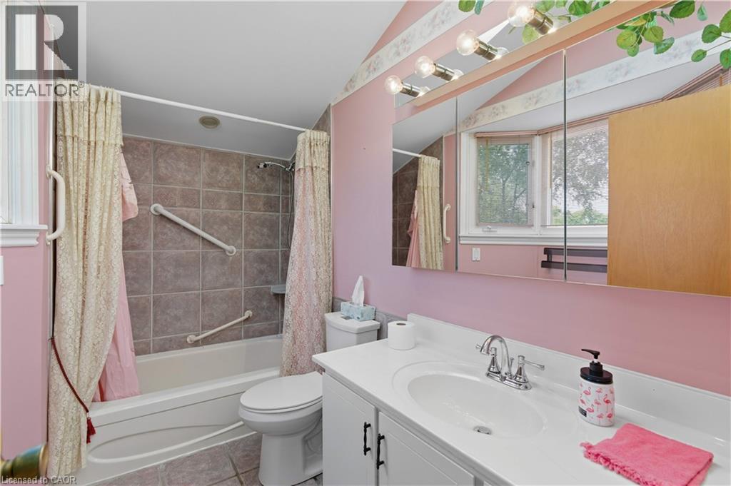 33 Goldfinch Road, Hamilton, Ontario  L9A 3W8 - Photo 32 - 40772097