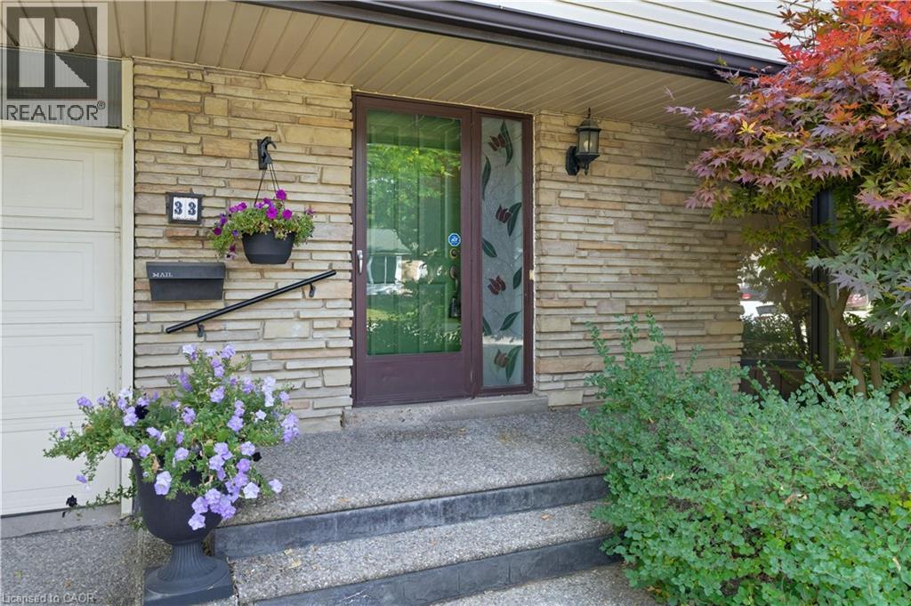33 Goldfinch Road, Hamilton, Ontario  L9A 3W8 - Photo 4 - 40772097