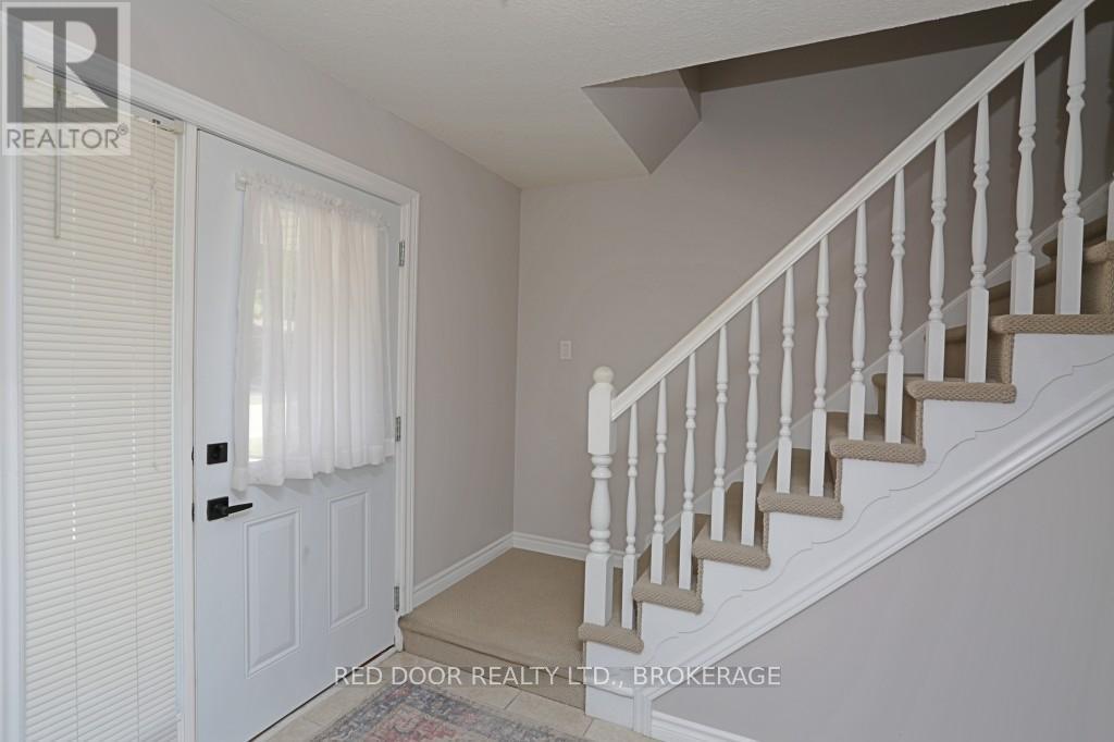 41 Luton Crescent, St. Thomas, Ontario  N5R 5J9 - Photo 5 - X12417965