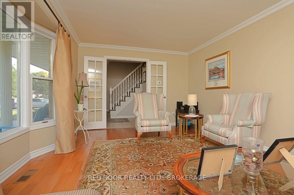 41 Luton Crescent, St. Thomas, Ontario  N5R 5J9 - Photo 8 - X12417965