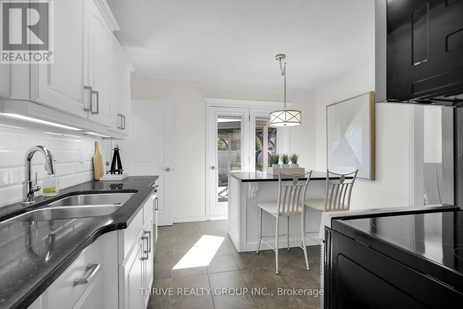 999 Farnham Road, London South, Ontario  N6K 1S3 - Photo 14 - X12417991