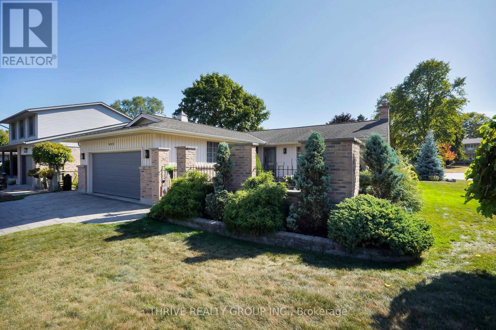 999 Farnham Road, London South (South M), Ontario  N6K 1S3 - Photo 4 - X12417991