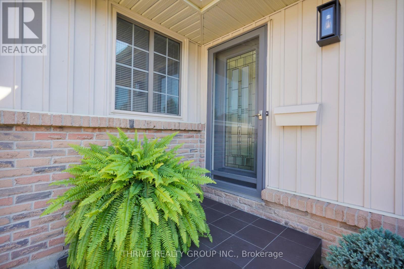 999 Farnham Road, London South, Ontario  N6K 1S3 - Photo 7 - X12417991