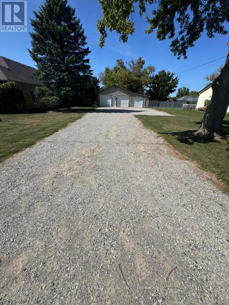 27747 Clyde Street, Adelaide Metcalfe, Ontario  N0M 2B0 - Photo 1 - X12417995