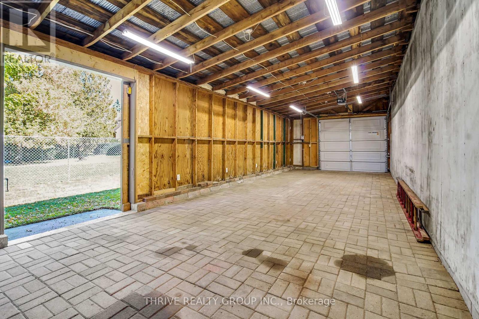 27747 Clyde Street, Adelaide Metcalfe, Ontario  N0M 2B0 - Photo 10 - X12417995