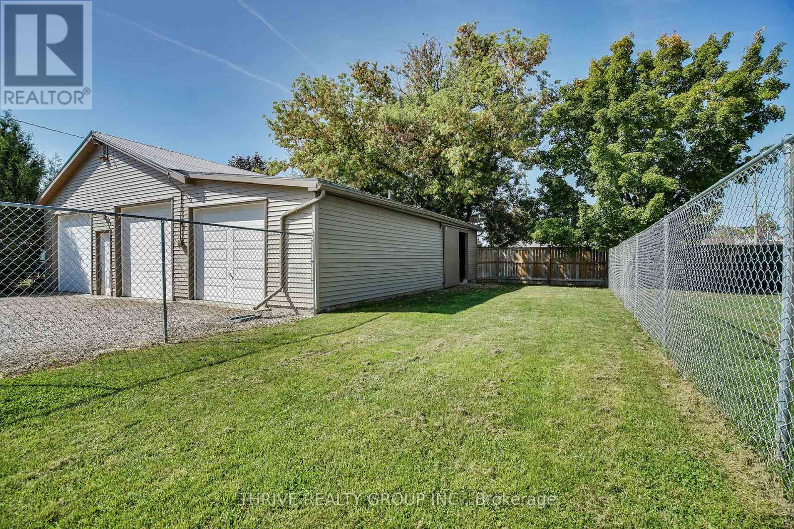 27747 Clyde Street, Adelaide Metcalfe, Ontario  N0M 2B0 - Photo 11 - X12417995