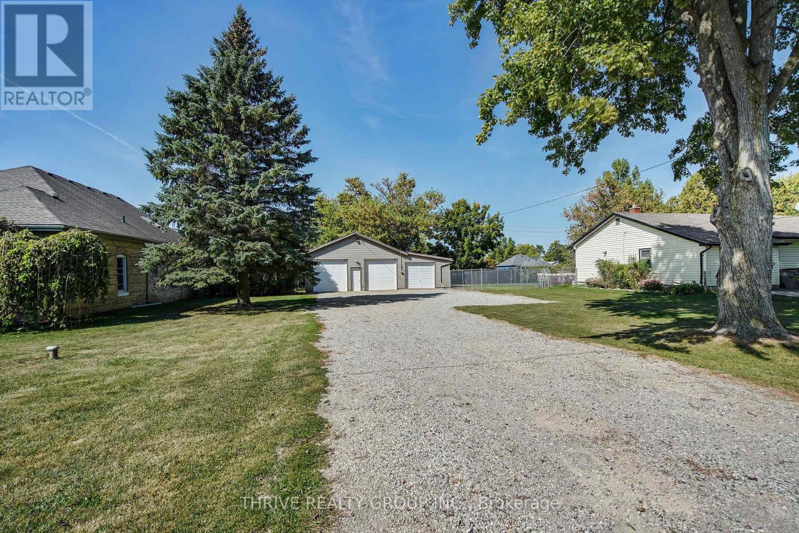 27747 Clyde Street, Adelaide Metcalfe, Ontario  N0M 2B0 - Photo 2 - X12417995