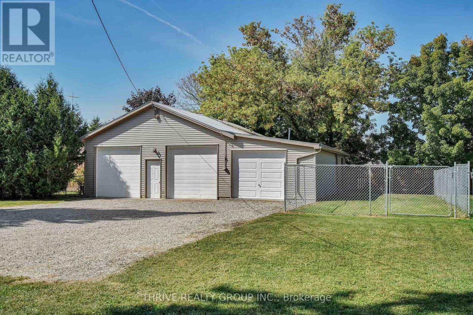 27747 Clyde Street, Adelaide Metcalfe, Ontario  N0M 2B0 - Photo 4 - X12417995