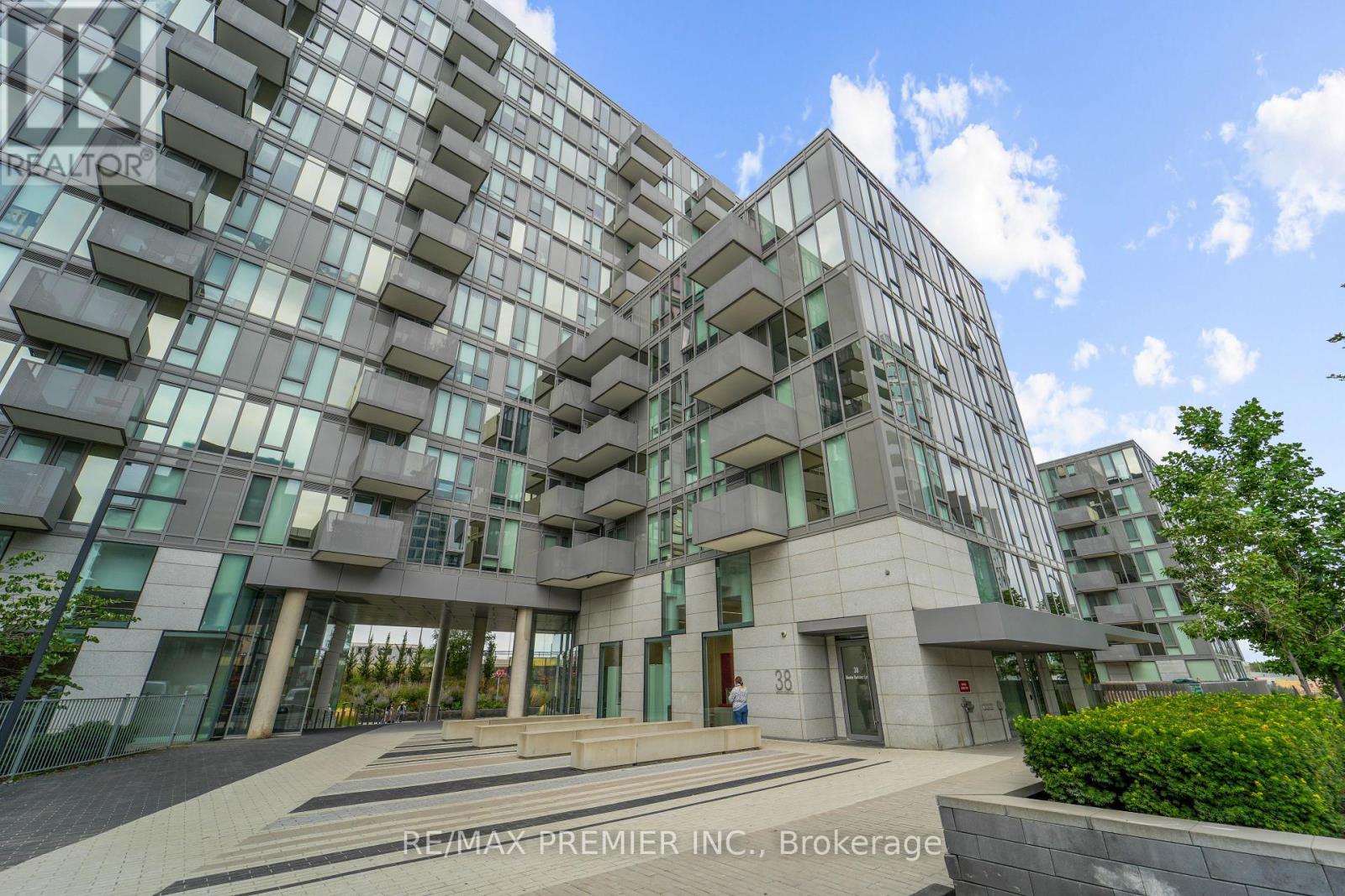 102 - 38 MONTE KWINTER COURT, Toronto, Ontario