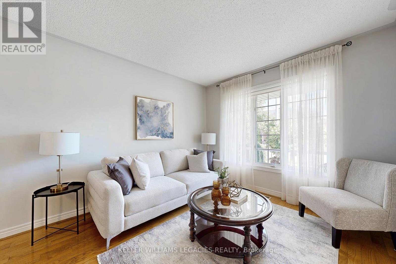 304 Maria Antonia Road, Vaughan, Ontario  L4H 2Z1 - Photo 3 - N12417954