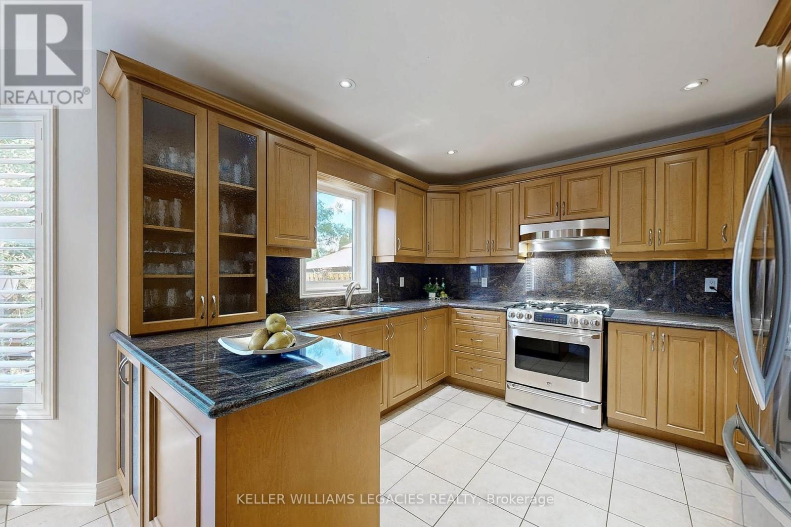 304 Maria Antonia Road, Vaughan, Ontario  L4H 2Z1 - Photo 5 - N12417954