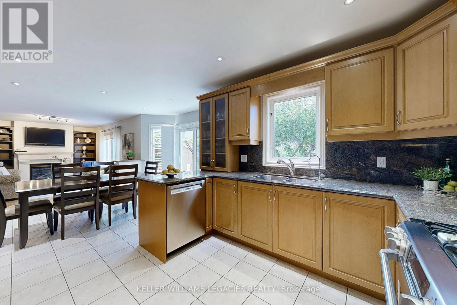 304 Maria Antonia Road, Vaughan, Ontario  L4H 2Z1 - Photo 6 - N12417954